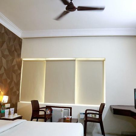 Hotel Shridevi Park Madras Buitenkant foto
